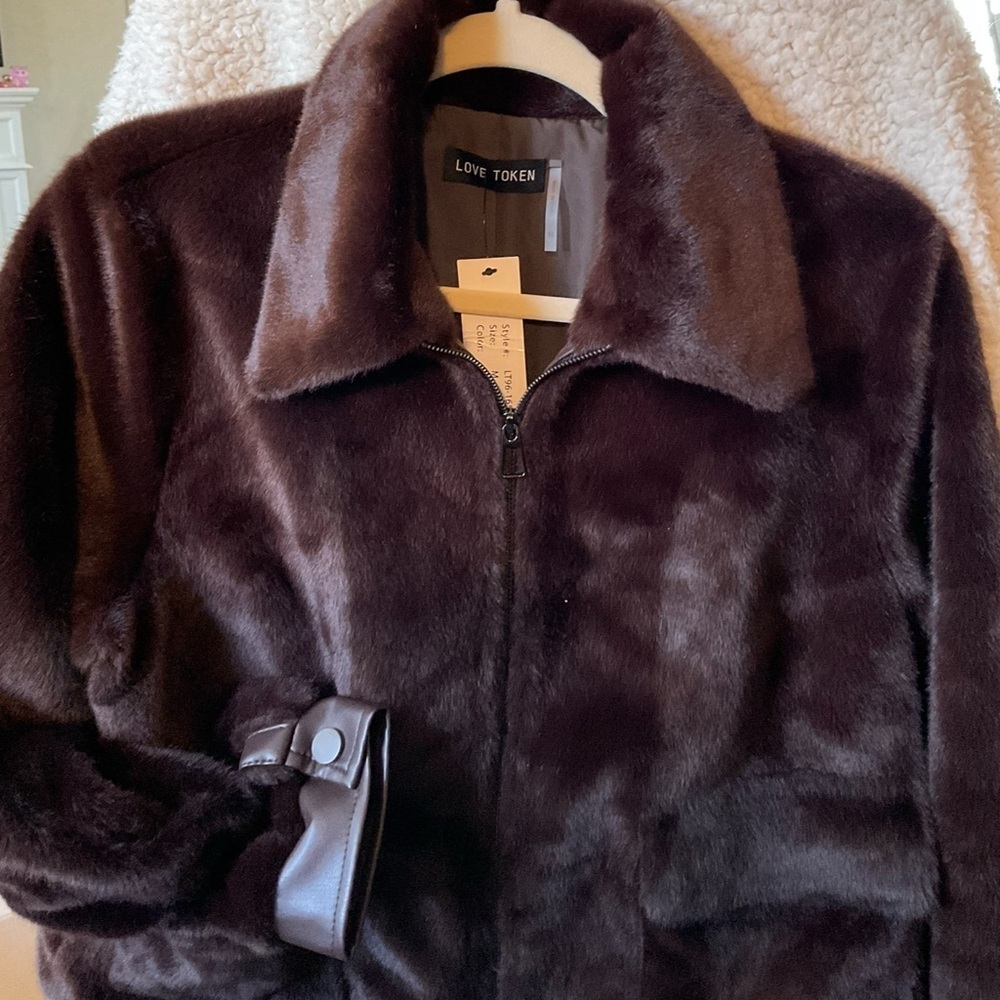 Love Token Women's Faux Fur Jacket. Front Zip, Pockets, Fully Lined. Size M - Picture 5 of 7